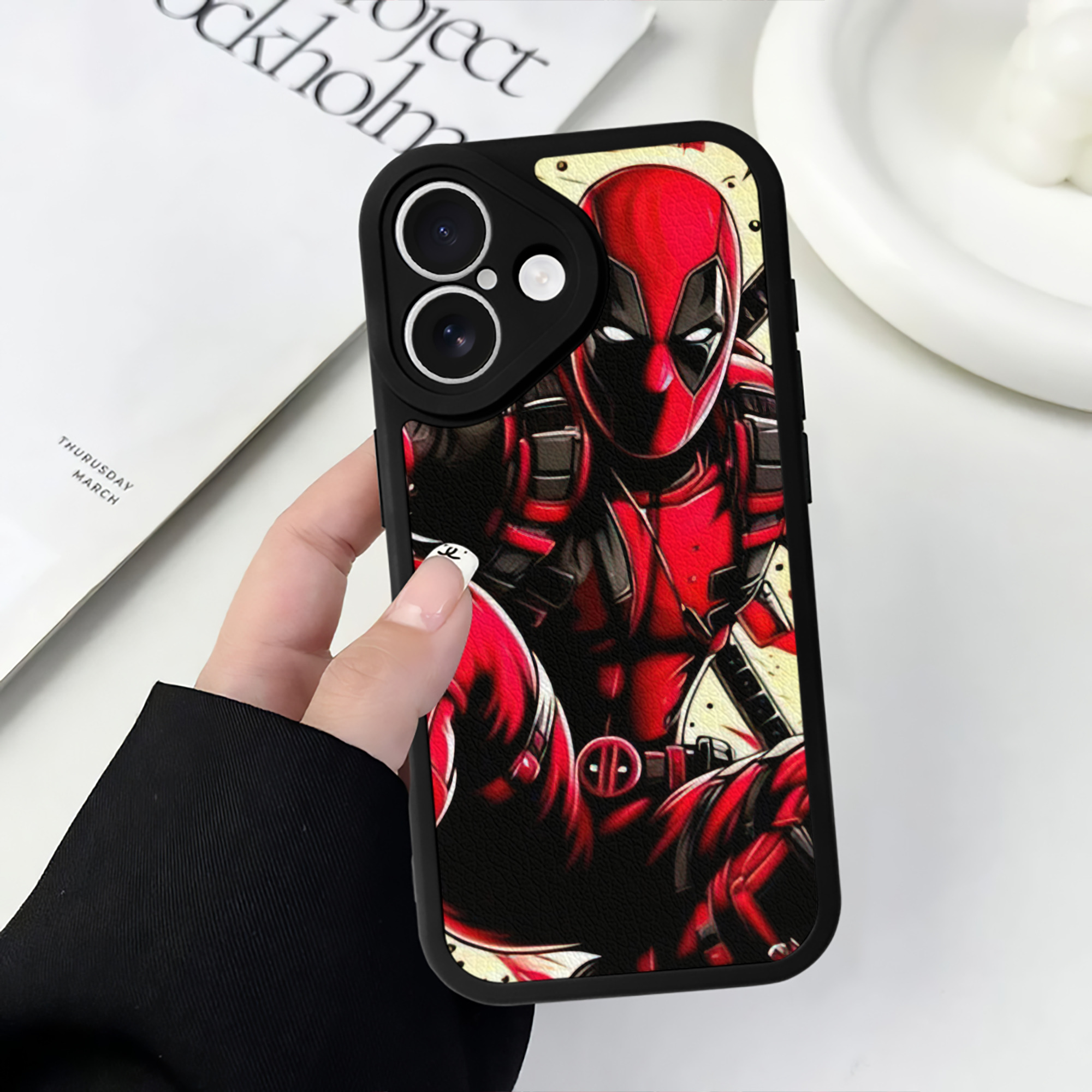 （画像用） Deadpool デッドプール 【iPhone 16シリーズ対応】シリコンスマホケース（レザー調） 材質：シリコン